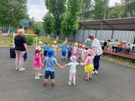 Праздник Воды: Встреча с Капелькой, Лягушкой и Нептуном Праздник Воды: Встреча с Капелькой, Лягушкой и Нептуном.